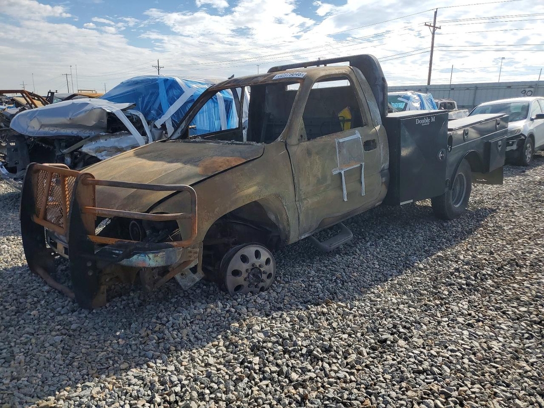 Vista de 2004 GMC SIERRA K2500 HEAVY DUTY, ángulo 1