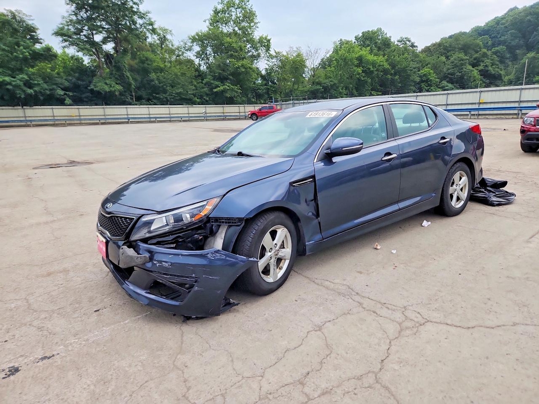 Vue de 2015 KIA OPTIMA LX, angle 1