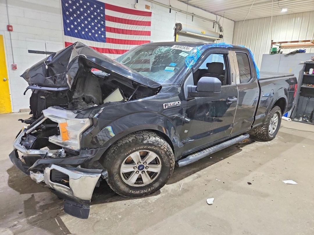 Vue de 2018 FORD F150 SUPER CAB, angle 1