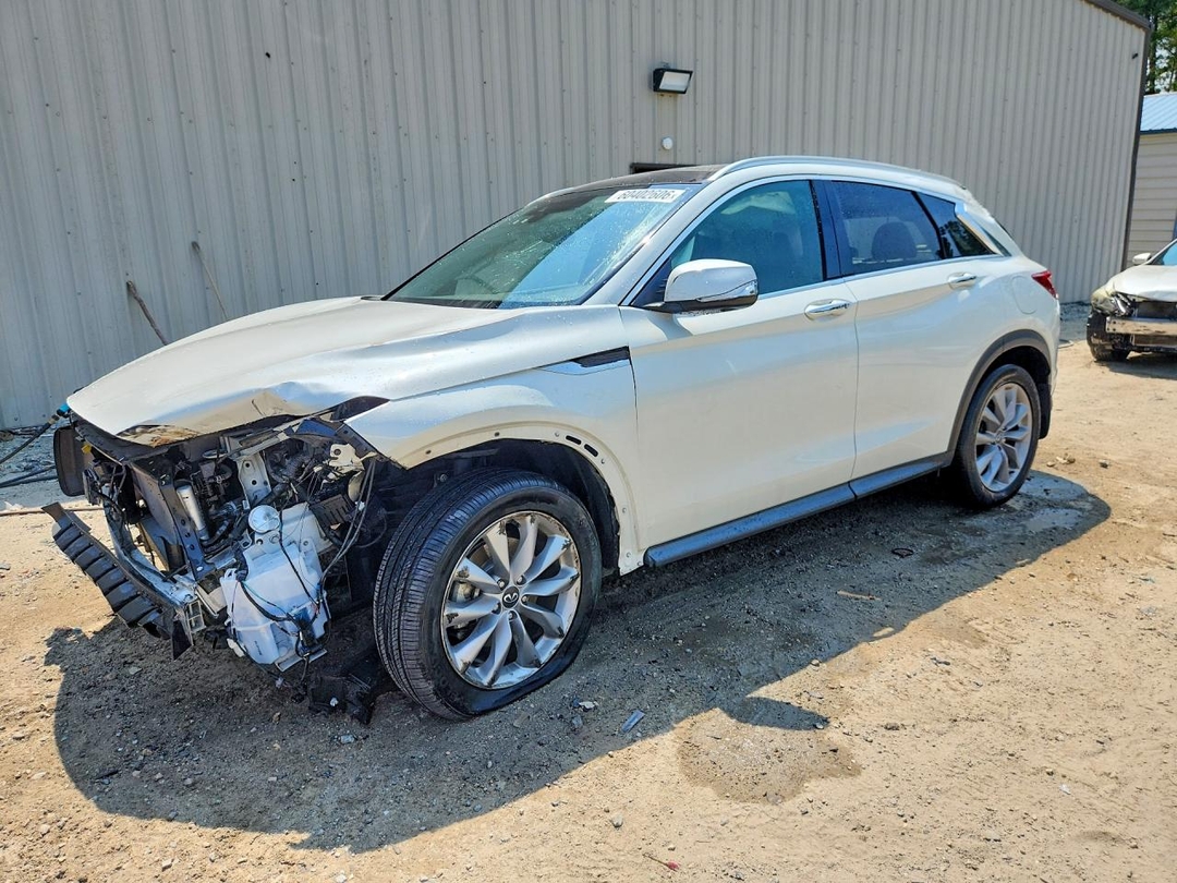 Vista de 2022 INFINITI QX50 ESSENTIAL, ángulo 1
