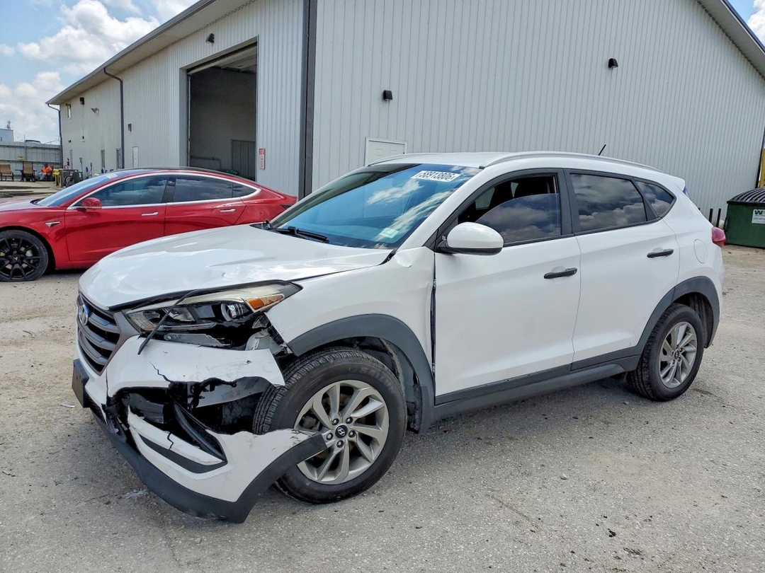 Вид 2016 HYUNDAI TUCSON SE, угол 1