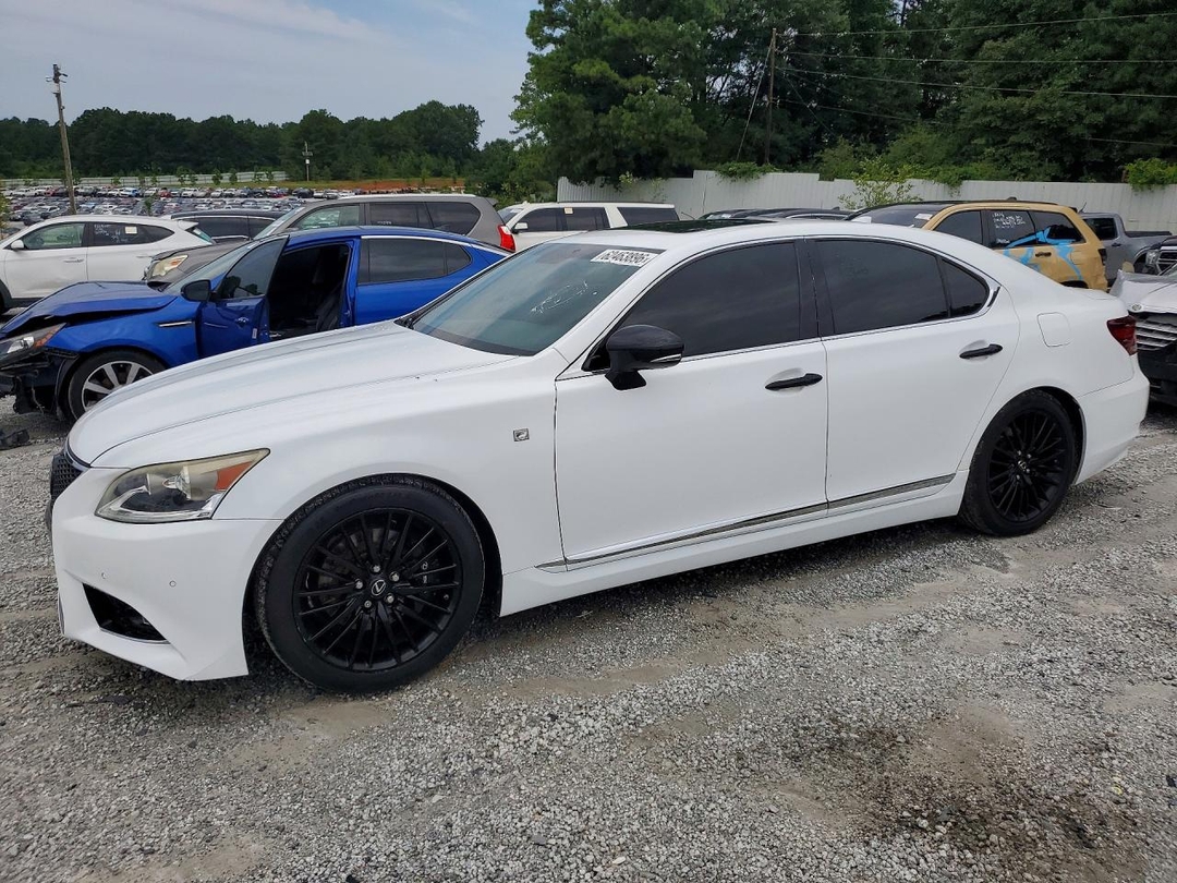 Vue de 2015 LEXUS LS 460, angle 1