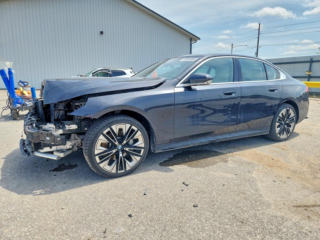 Vista de 2024 BMW 530 XI, ángulo 1