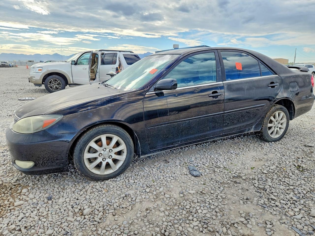 Vue de 2002 TOYOTA CAMRY SE, angle 1