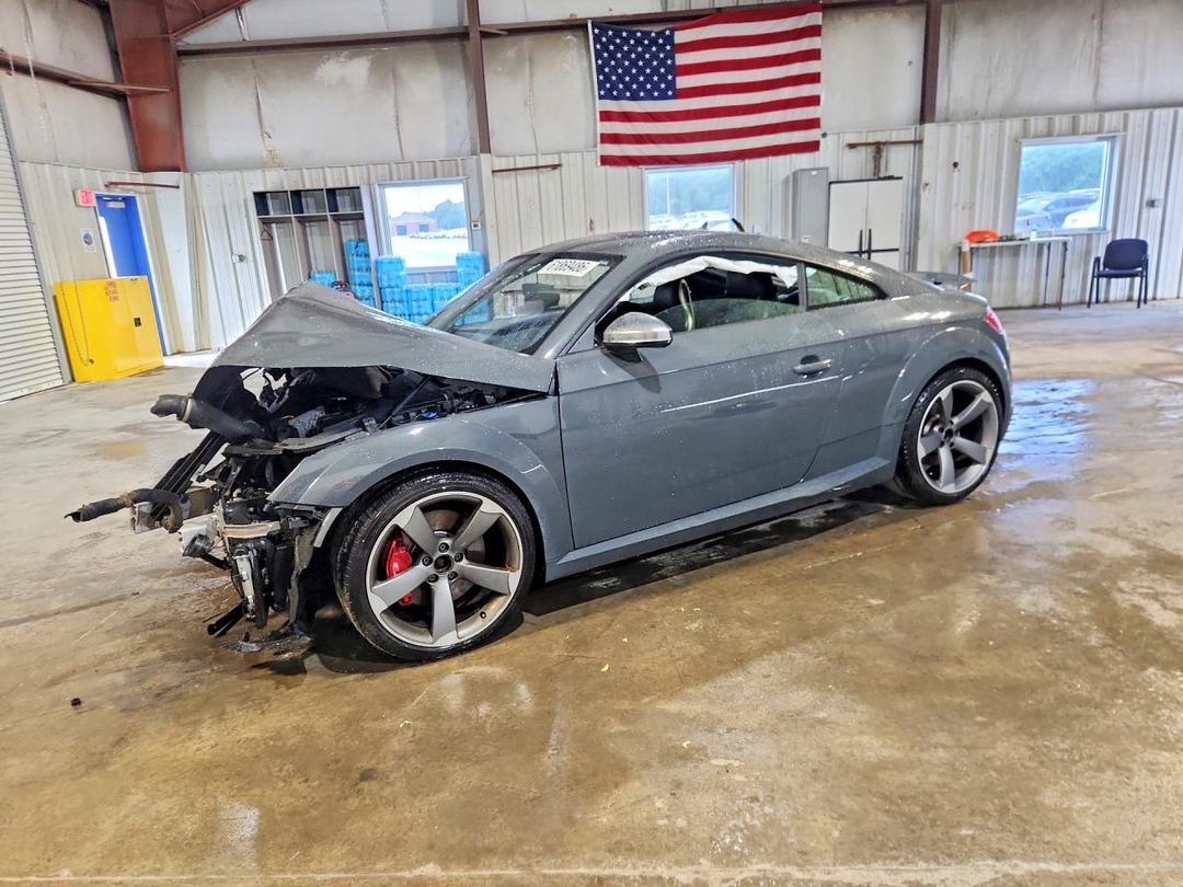 Вид 2016 AUDI TTS, угол 1