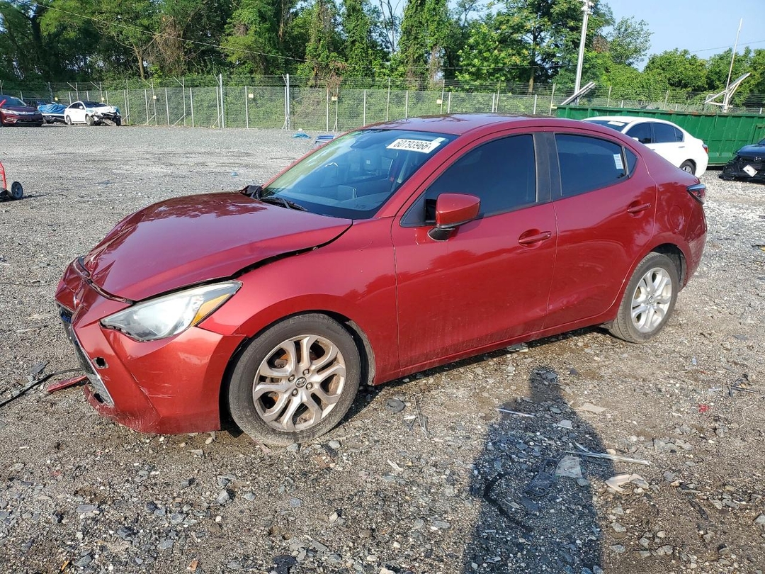 Вид 2017 TOYOTA YARIS IA BASE, угол 1