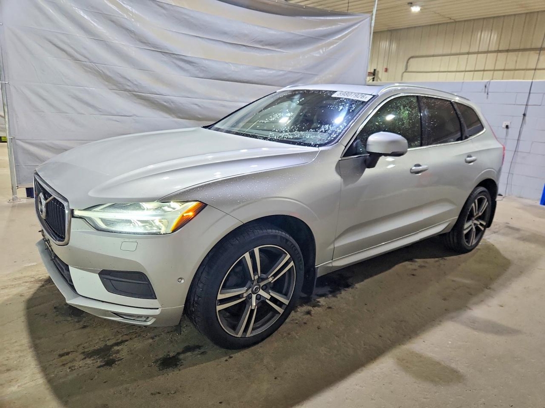 Vue de 2018 VOLVO XC60 T6, angle 1