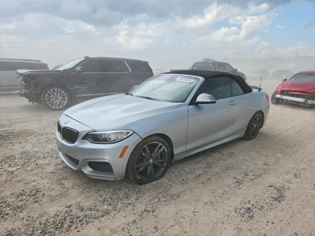 Вид 2017 BMW M240XI, угол 1