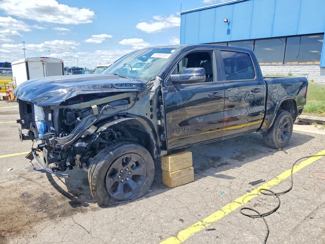 Вид 2025 RAM 1500 BIG HORN/LONE STAR, угол 1