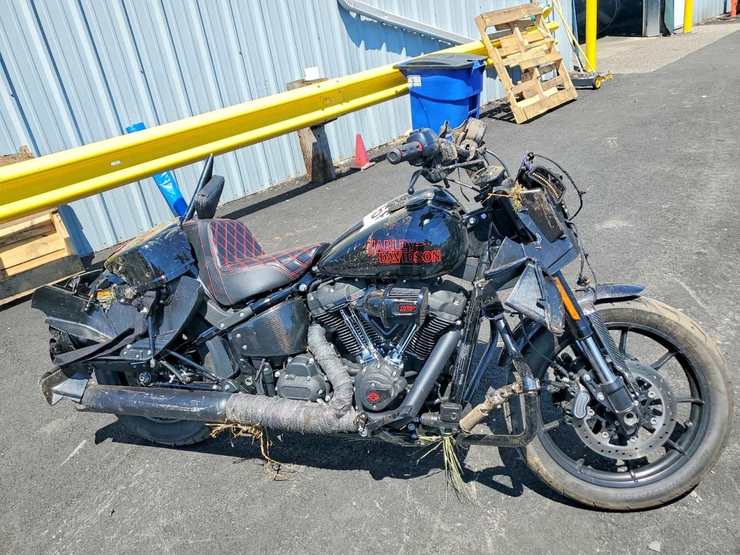 Vue de 2025 HARLEY-DAVIDSON FXLRST, angle 1
