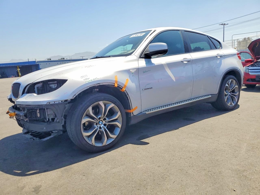 Vue de 2013 BMW X6 XDRIVE35I, angle 1