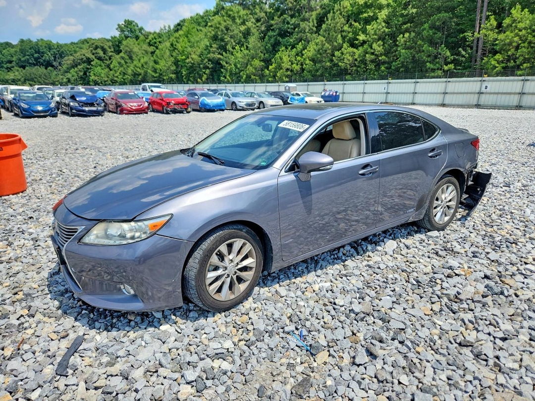 Вид 2013 LEXUS ES 300H, угол 1