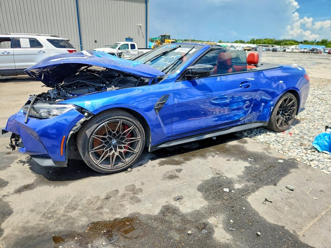 Vue de 2024 BMW M4 COMPETITION, angle 1