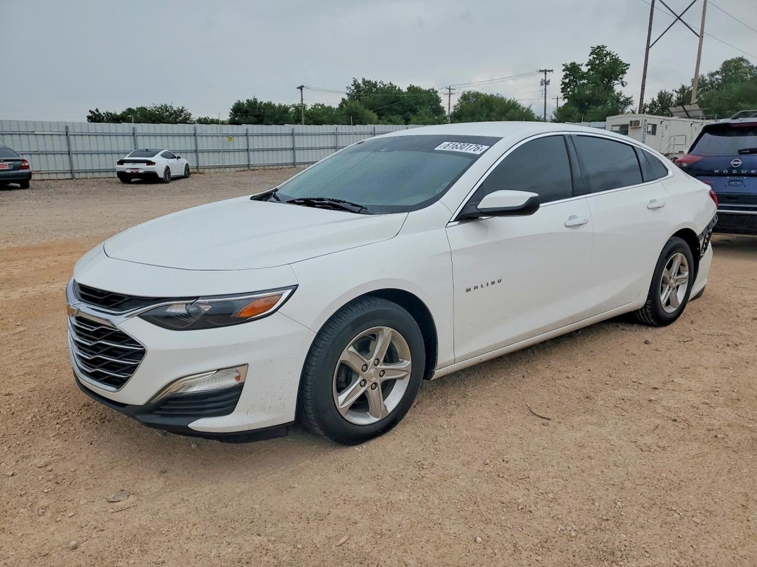 Vue de 2020 CHEVROLET MALIBU LS, angle 1