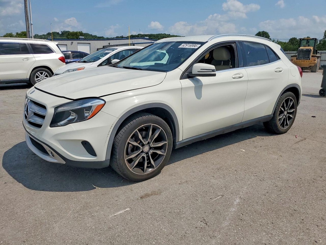منظر 2017 MERCEDES-BENZ GLA 250، زاوية 1