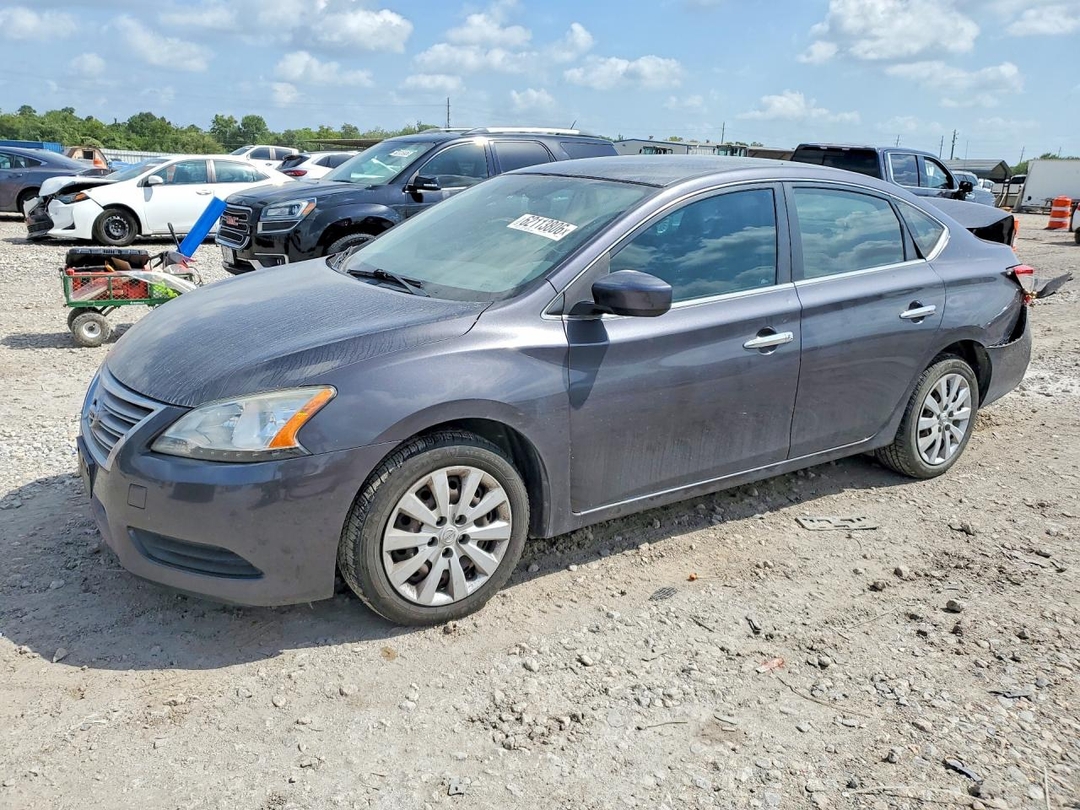 Vue de 2014 NISSAN SENTRA S, angle 1