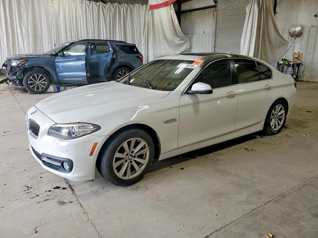 Vue de 2015 BMW 528 XI, angle 1