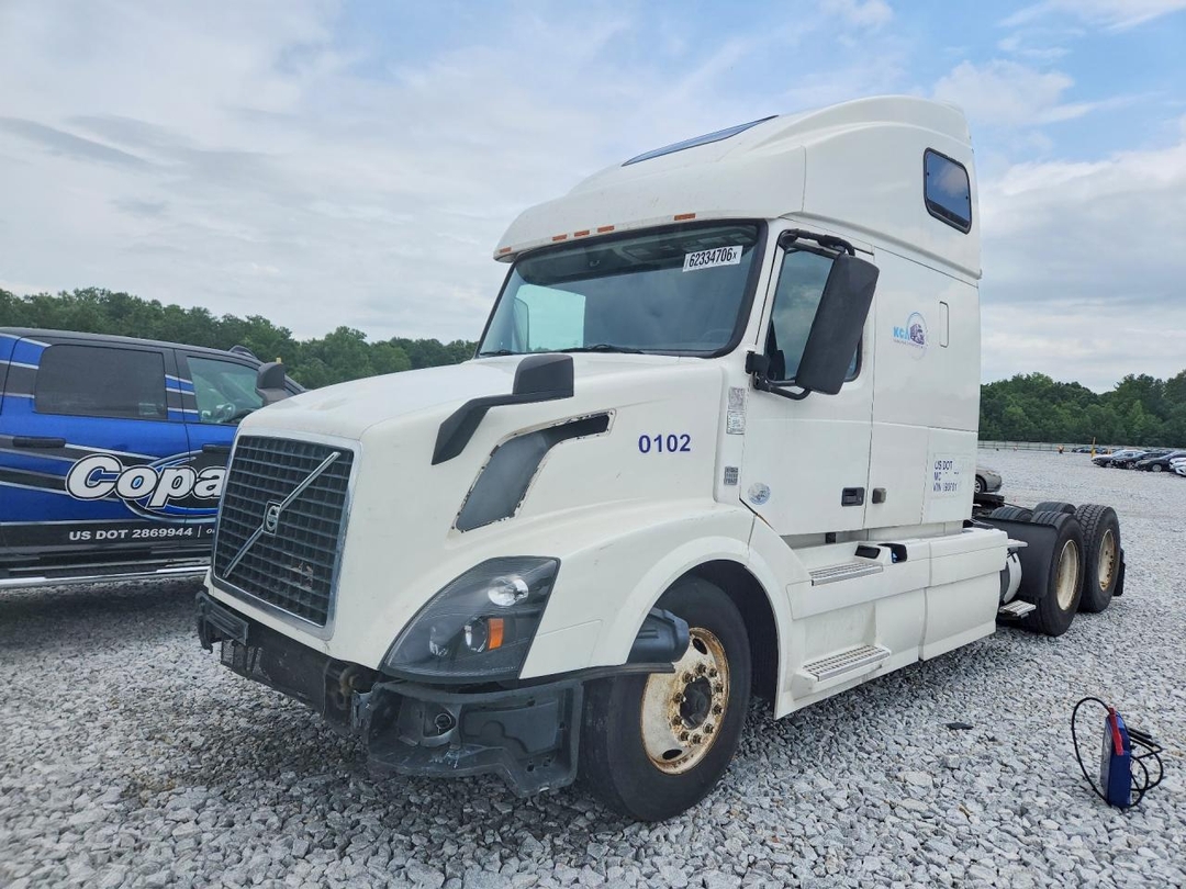 Вид 2016 VOLVO VNL SEMI TRUCK, угол 1