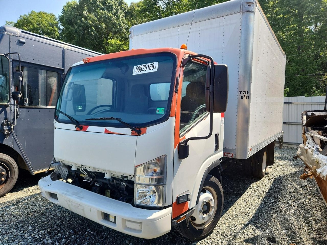 Vue de 2020 ISUZU NPR HD BOX TRUCK, angle 1
