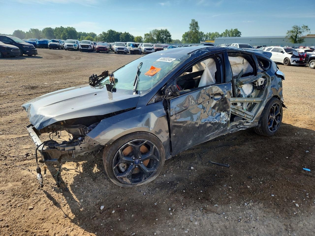 Vista de 2016 FORD FOCUS ST, ángulo 1