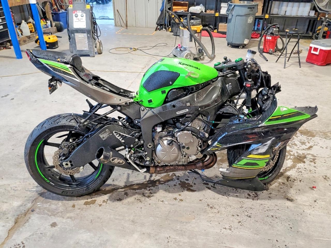 Вид 2018 KAWASAKI ZX6R, угол 1