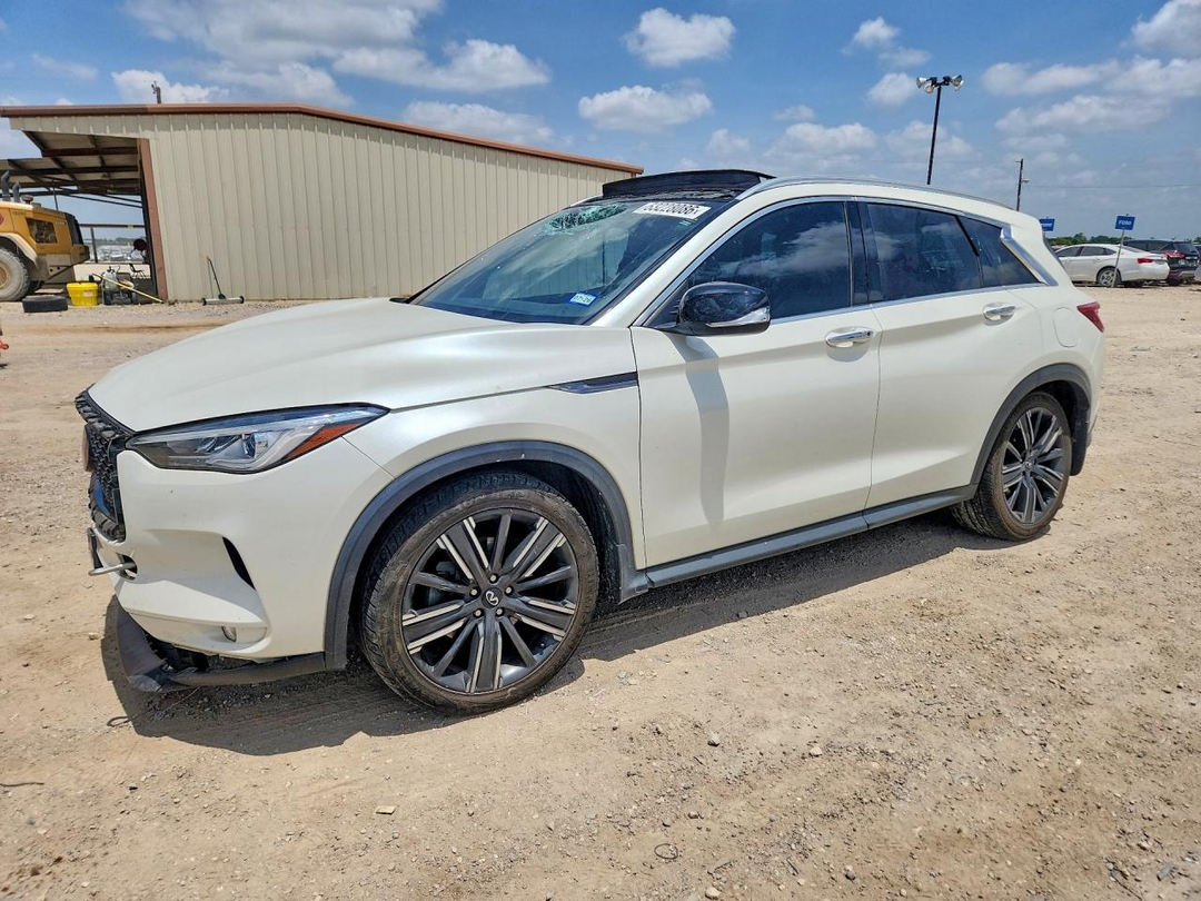 Vista de 2021 INFINITI QX50 LUXE, ángulo 1