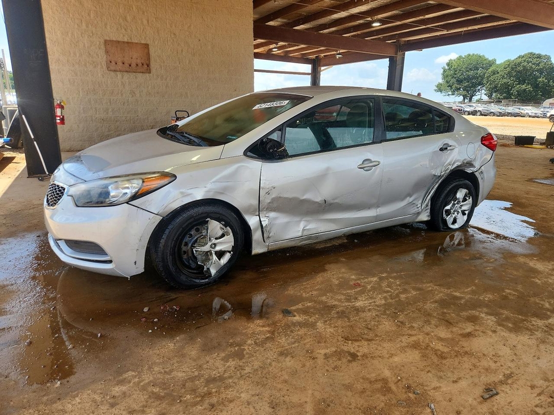 Vue de 2015 KIA FORTE LX, angle 1
