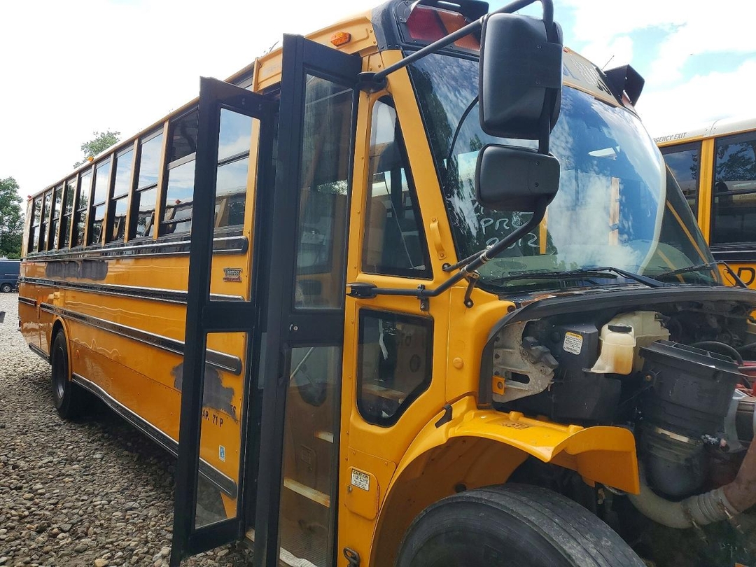 Вид 2012 THOMAS SAF-T-LINER C2 - SCHOOL BUS, угол 1
