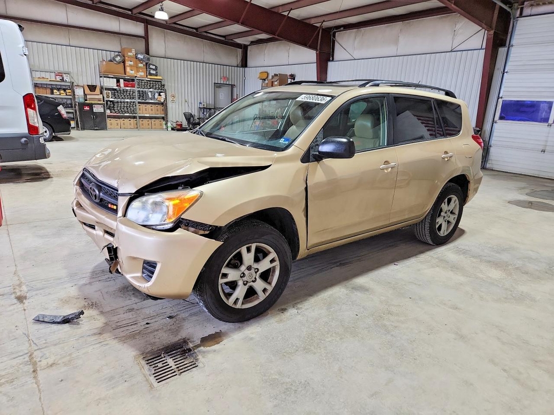 Вид 2011 TOYOTA RAV4 BASE, угол 1
