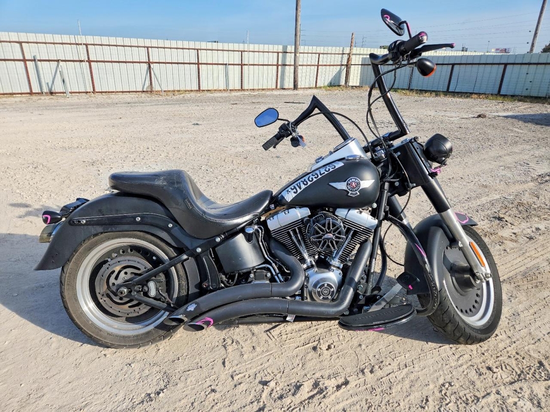منظر 2010 HARLEY-DAVIDSON FLSTFB، زاوية 1