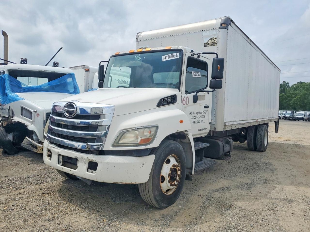 Вид 2013 HINO 338 BOX TRUCK, угол 1