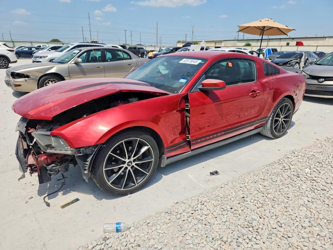 Vue de 2010 FORD MUSTANG, angle 1