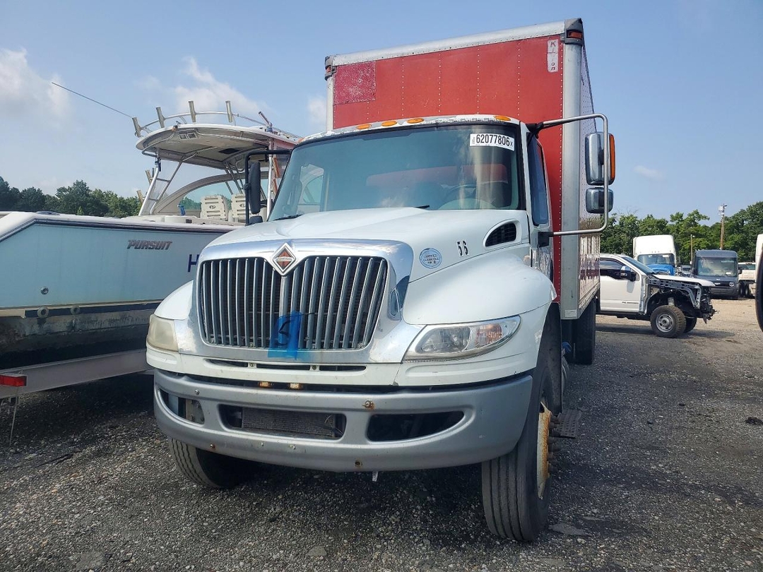 منظر 2017 INTERNATIONAL 4300 BOX TRUCK، زاوية 1