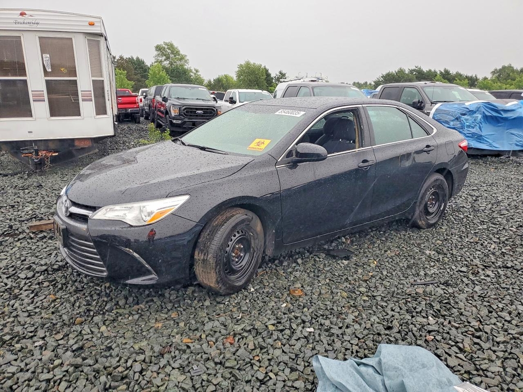 Vista de 2016 TOYOTA CAMRY LE, ángulo 1
