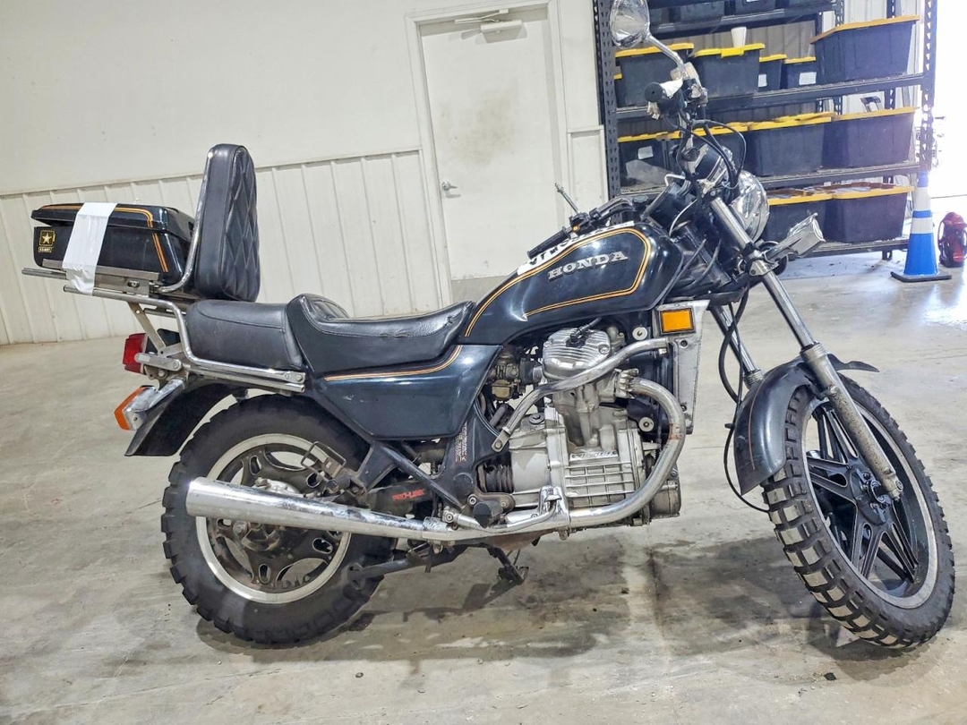 Vue de 1981 HONDA GL500, angle 1