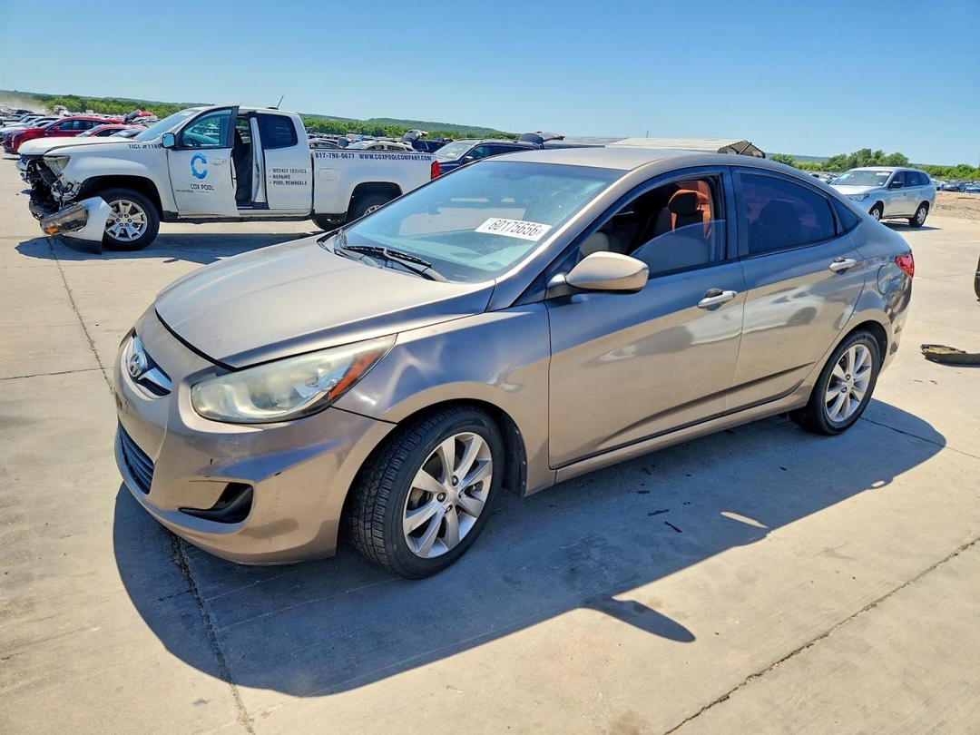 Vista de 2014 HYUNDAI ACCENT GLS, ángulo 1