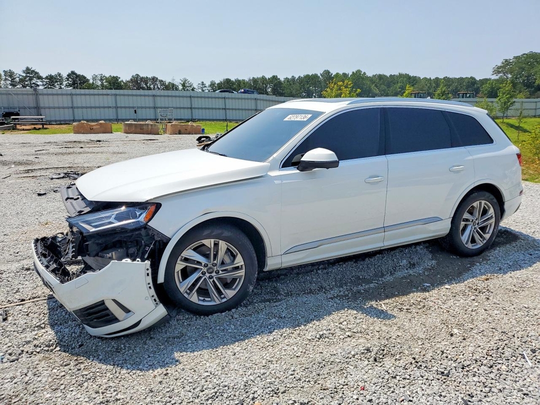 Vue de 2021 AUDI Q7 PREMIUM PLUS, angle 1