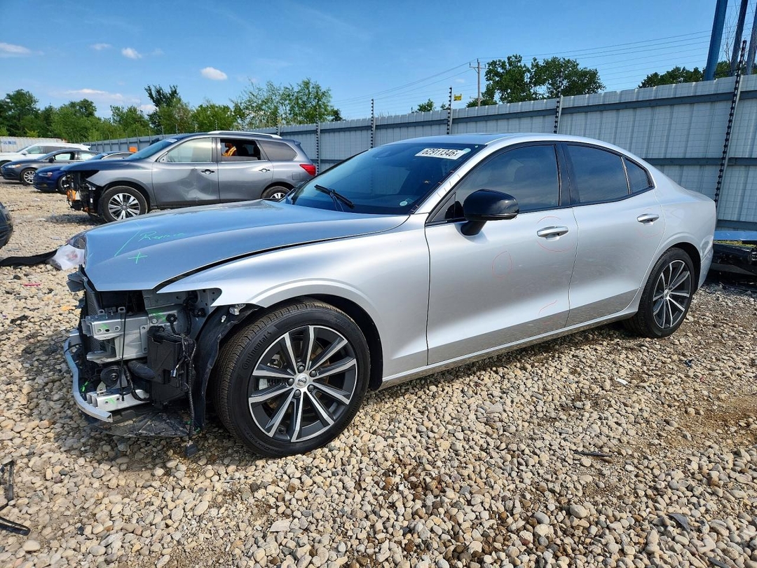 Vista de 2022 VOLVO S60 B5 MOMENTUM, ángulo 1