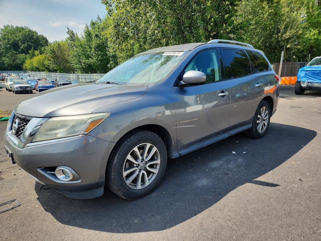 Vue de 2015 NISSAN PATHFINDER S, angle 1