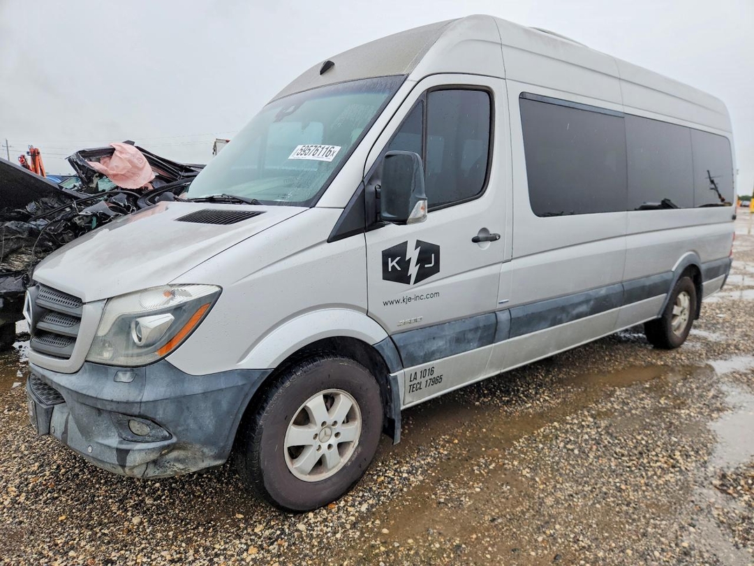 Vista de 2016 MERCEDES-BENZ SPRINTER 2500, ángulo 1