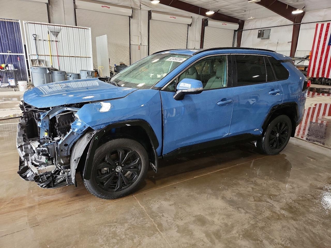 Vista de 2022 TOYOTA RAV4 SE, ángulo 1