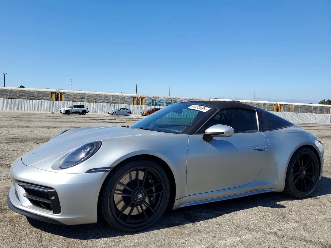 Vue de 2024 PORSCHE 911 TARGA 4S/TARGA 4 GTS/50 YEARS, angle 1