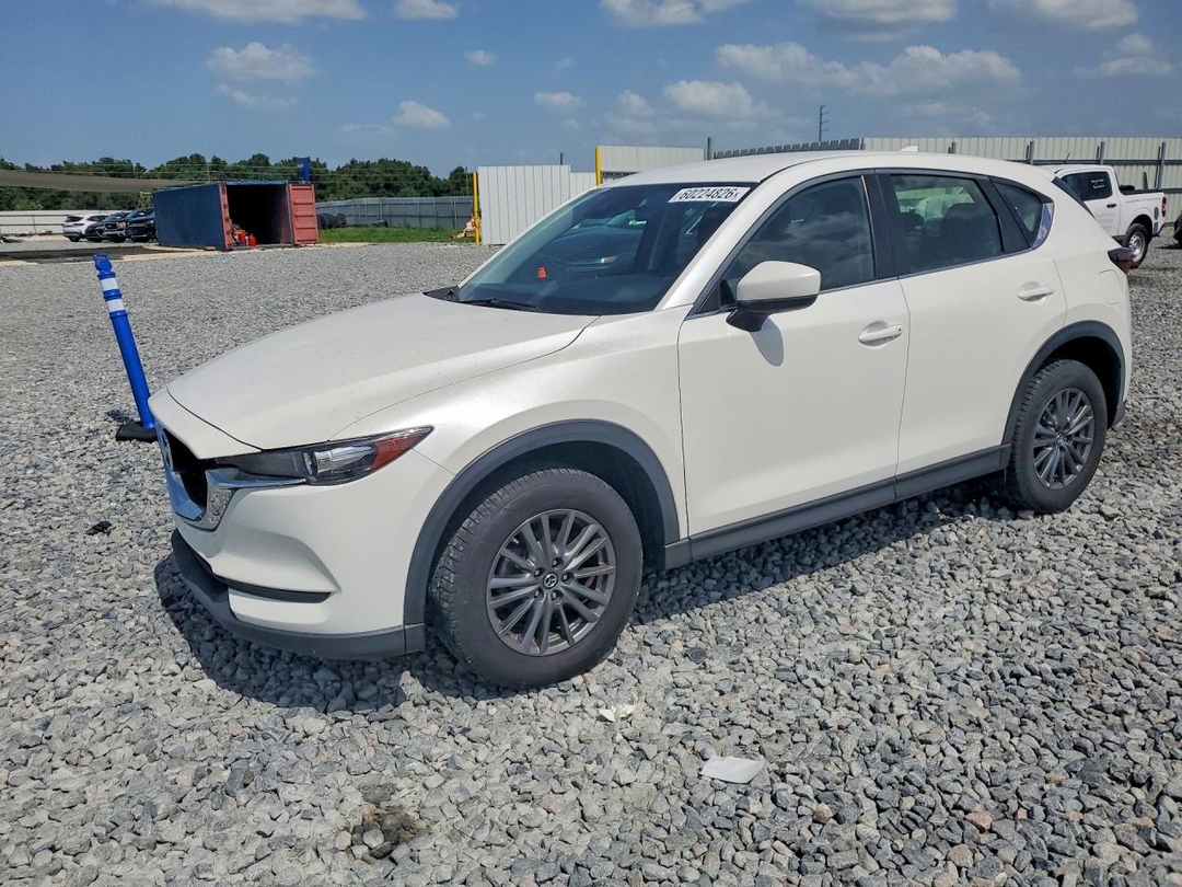 Vue de 2017 MAZDA CX-5 SPORT, angle 1