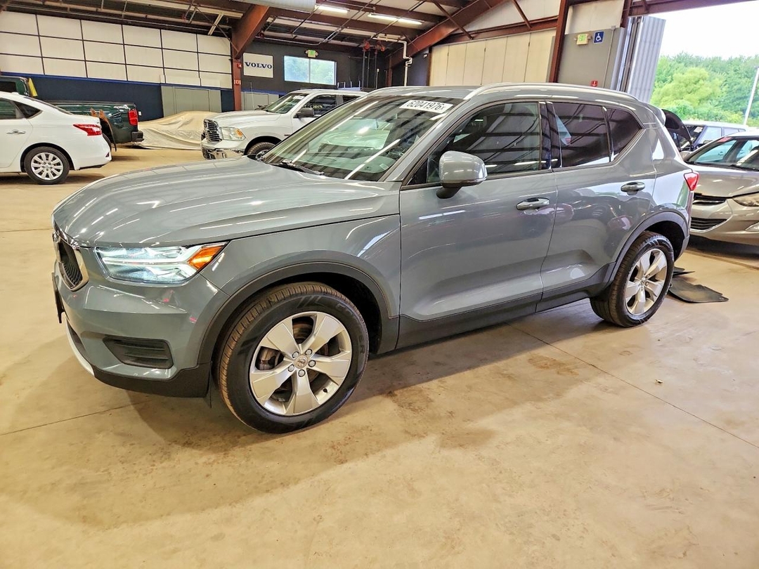 منظر 2020 VOLVO XC40 T5 MOMENTUM، زاوية 1