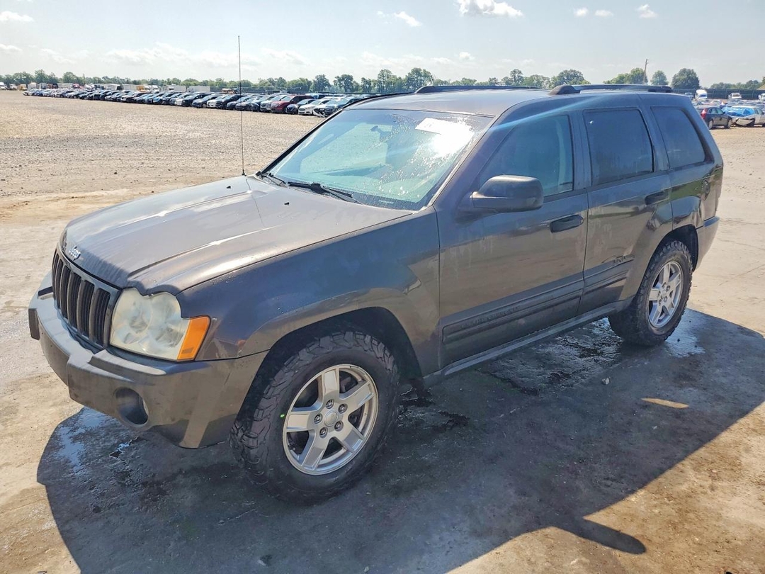 Vista de 2005 JEEP GRAND CHEROKEE LAREDO, ángulo 1