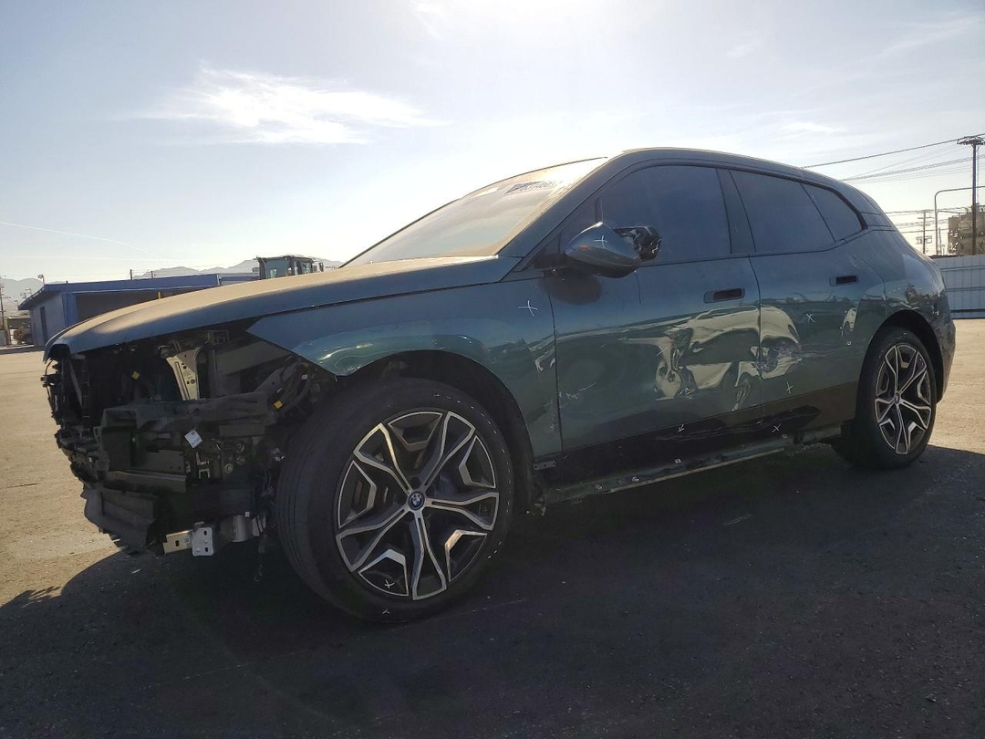 Vue de 2024 BMW IX XDRIVE50, angle 1