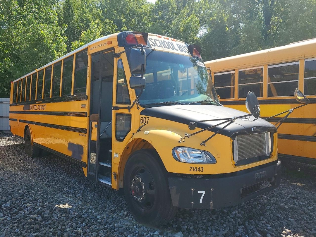 Vue de 2012 THOMAS SAF-T-LINER C2 - SCHOOL BUS, angle 1