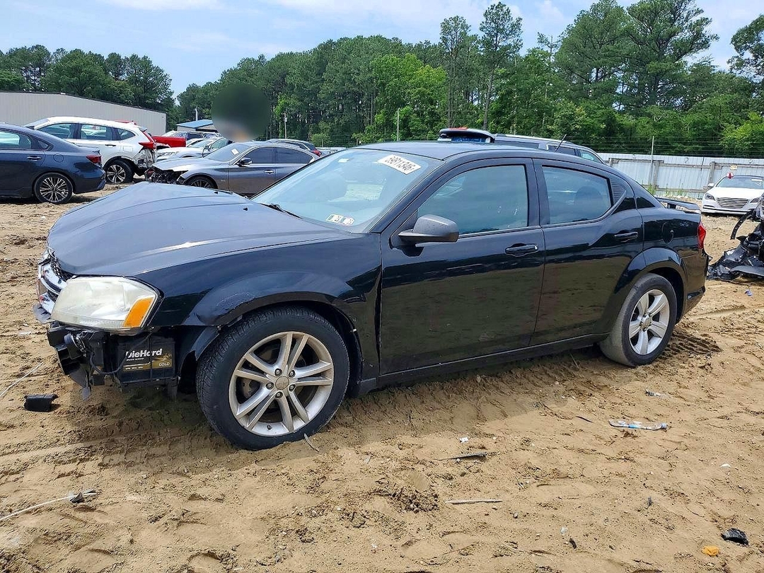 منظر 2013 DODGE AVENGER SE، زاوية 1