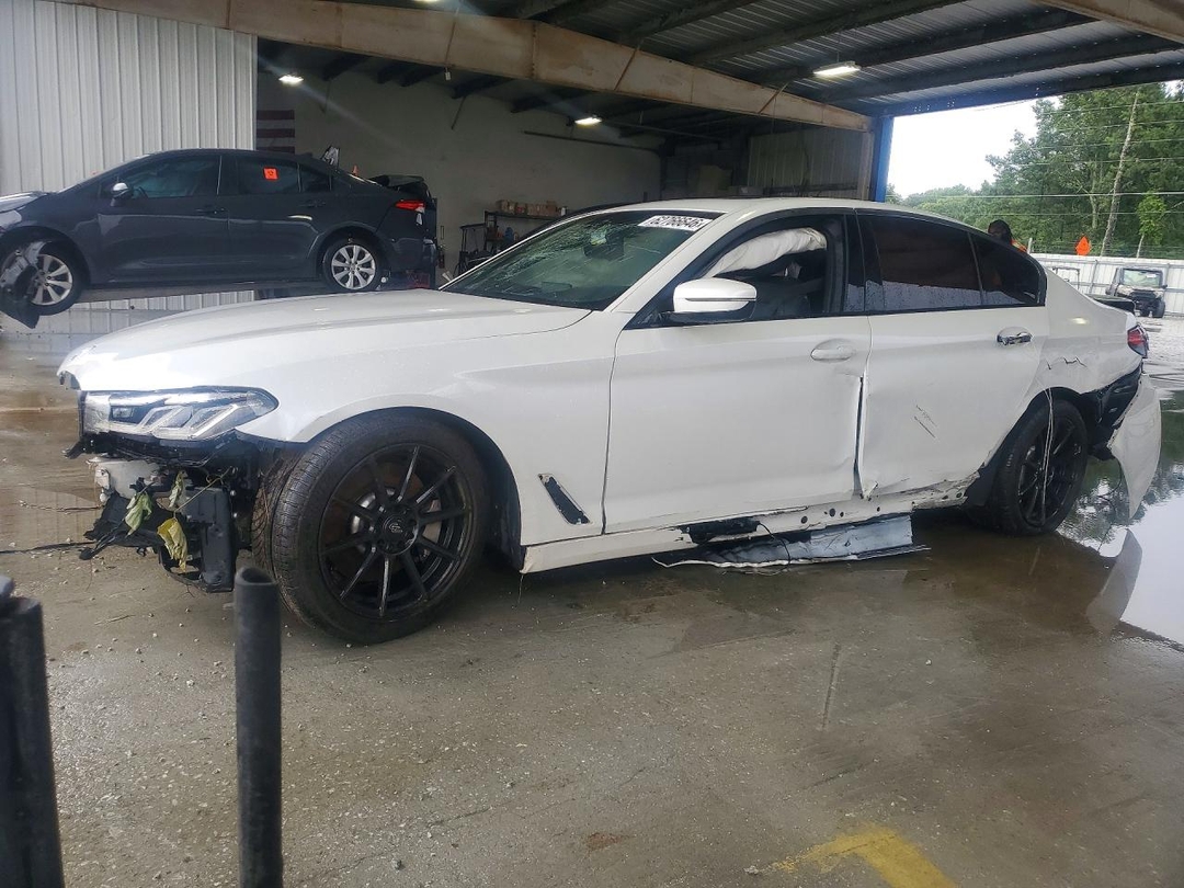 Vista de 2021 BMW 530 I, ángulo 1