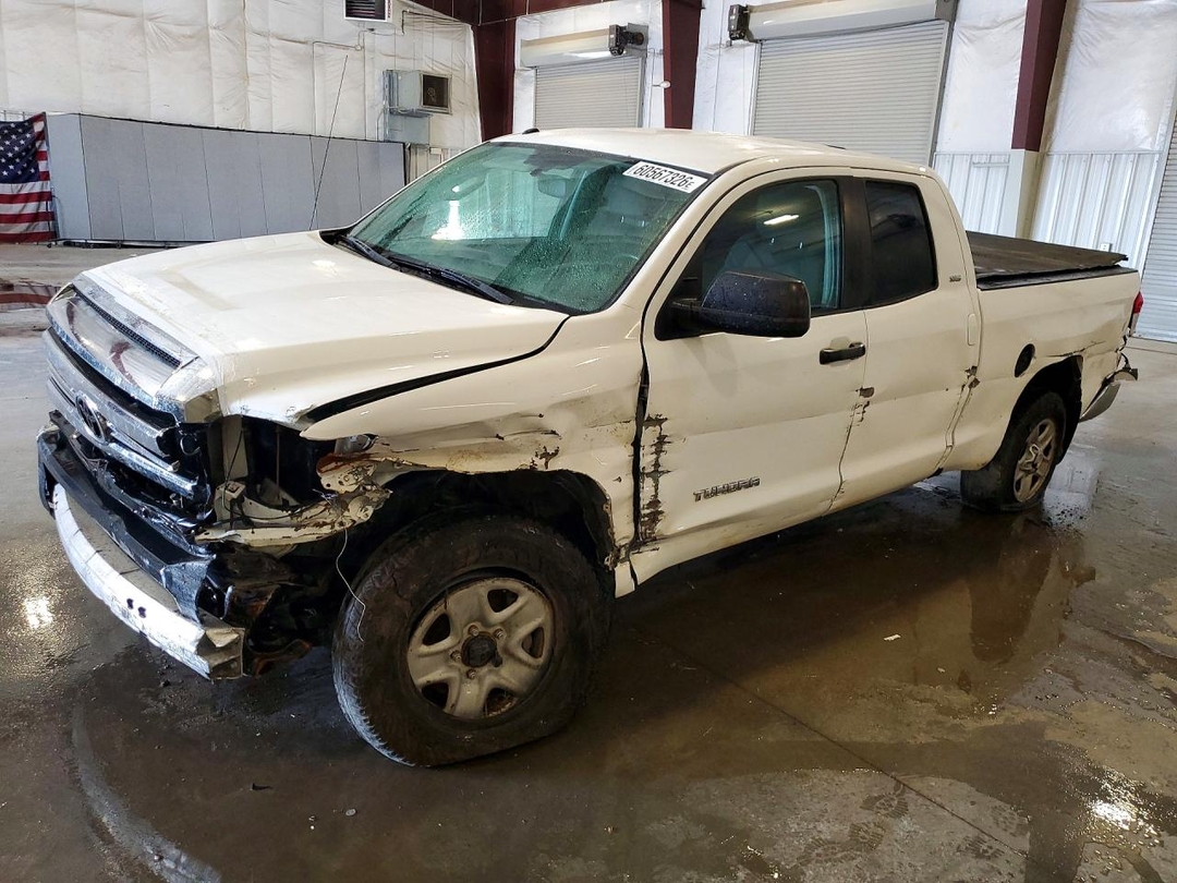 Вид 2017 TOYOTA TUNDRA SR5, угол 1
